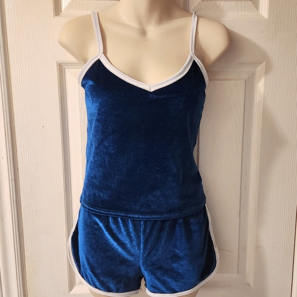 SHEIN CONTRAST BINDING VELVET SHORTS SET - Picture 2 of 6